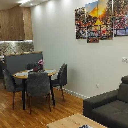 Pike Centar تريبينيي