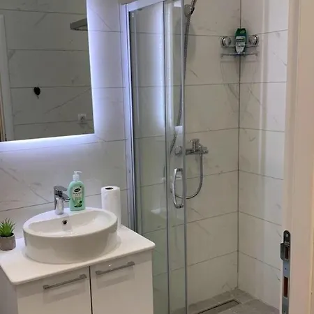 Pike Centar Τρέμπινιε